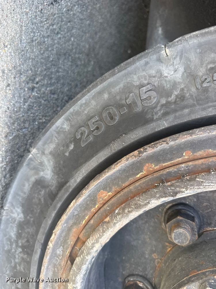 image for item FB7146 2005 Hyster 80 forklift