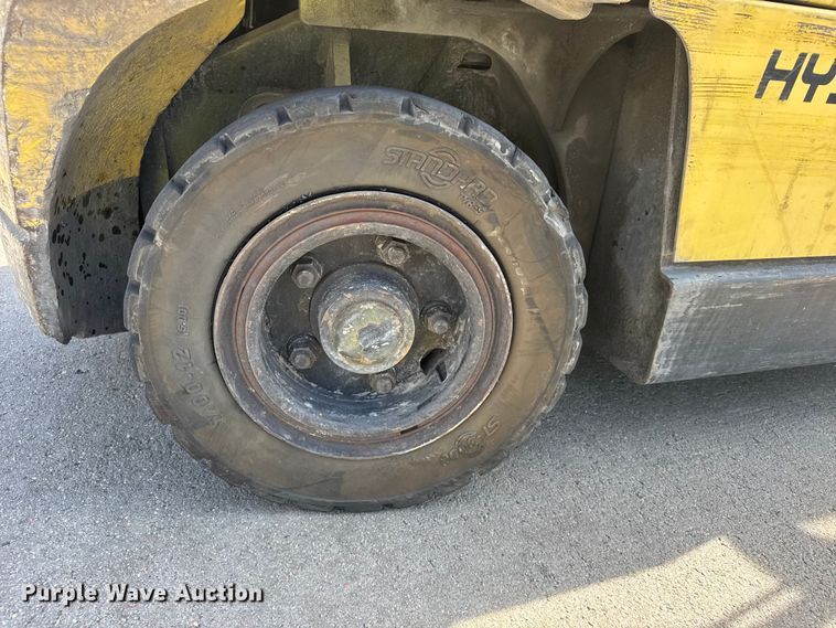 image for item FB7146 2005 Hyster 80 forklift