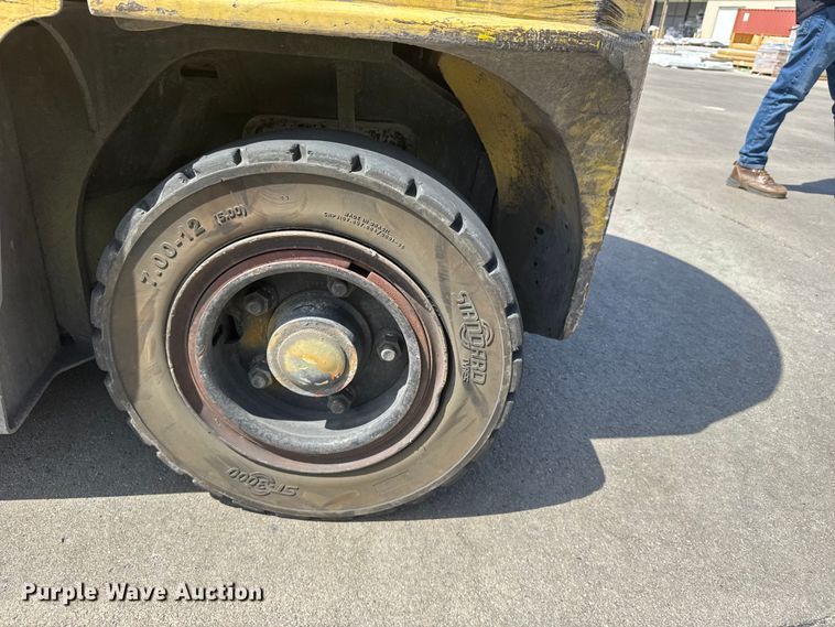 image for item FB7146 2005 Hyster 80 forklift
