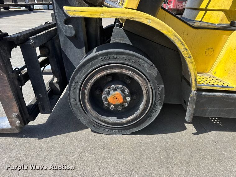 image for item FB7146 2005 Hyster 80 forklift