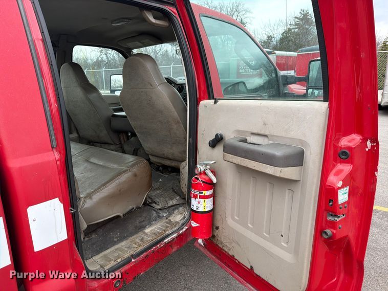 image for item FB8051 2008 Ford F450 Super Duty truck