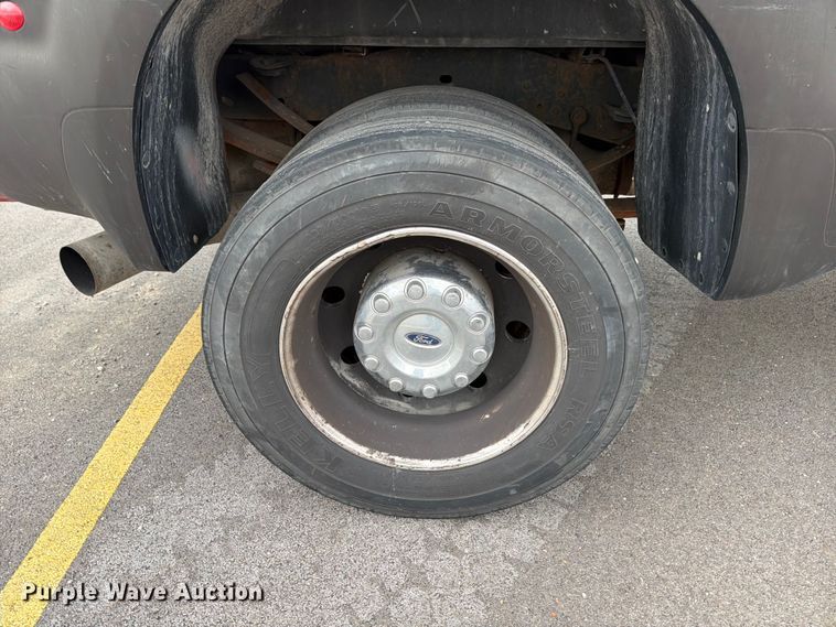 image for item FB8051 2008 Ford F450 Super Duty truck