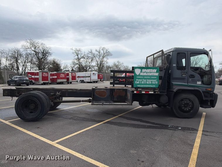 image for item FB8052 2002 GMC T6500 truck cab and chassis