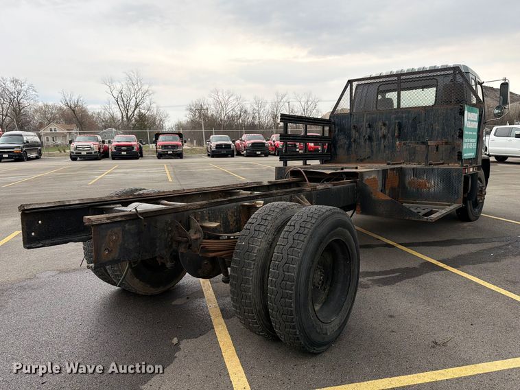 image for item FB8052 2002 GMC T6500 truck cab and chassis