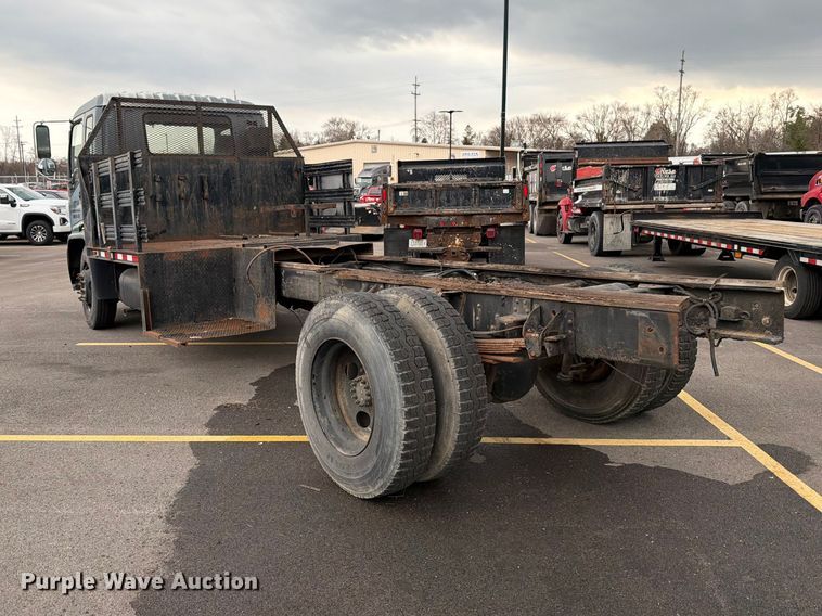 image for item FB8052 2002 GMC T6500 truck cab and chassis