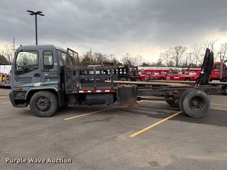 image for item FB8052 2002 GMC T6500 truck cab and chassis