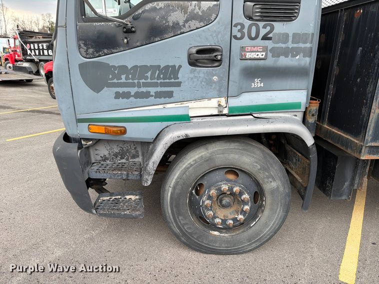 image for item FB8052 2002 GMC T6500 truck cab and chassis