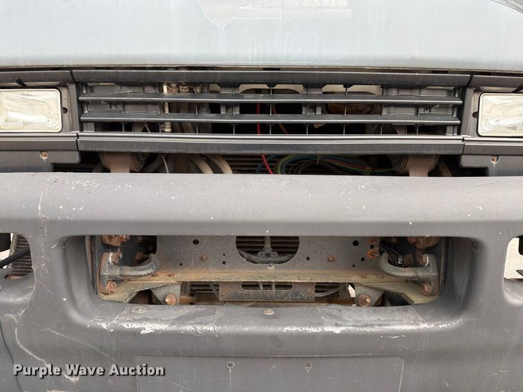 image for item FB8052 2002 GMC T6500 truck cab and chassis