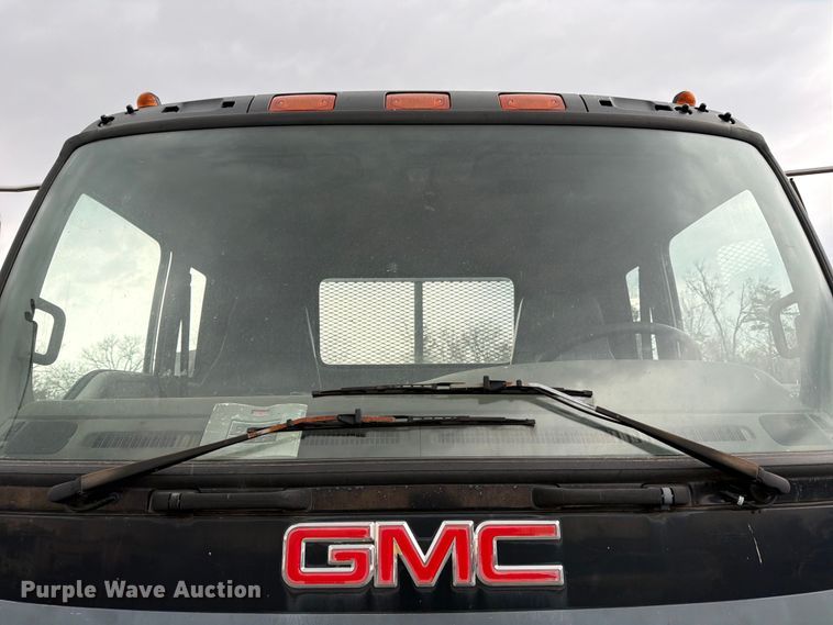 image for item FB8052 2002 GMC T6500 truck cab and chassis