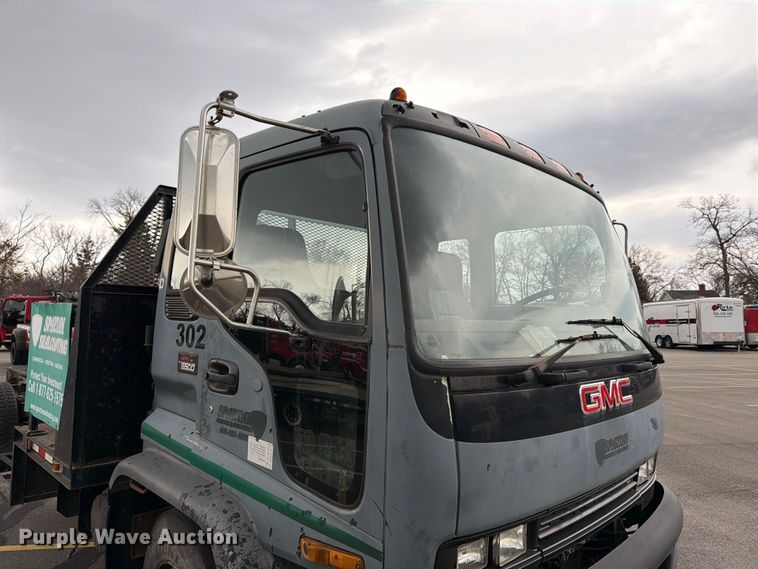 image for item FB8052 2002 GMC T6500 truck cab and chassis