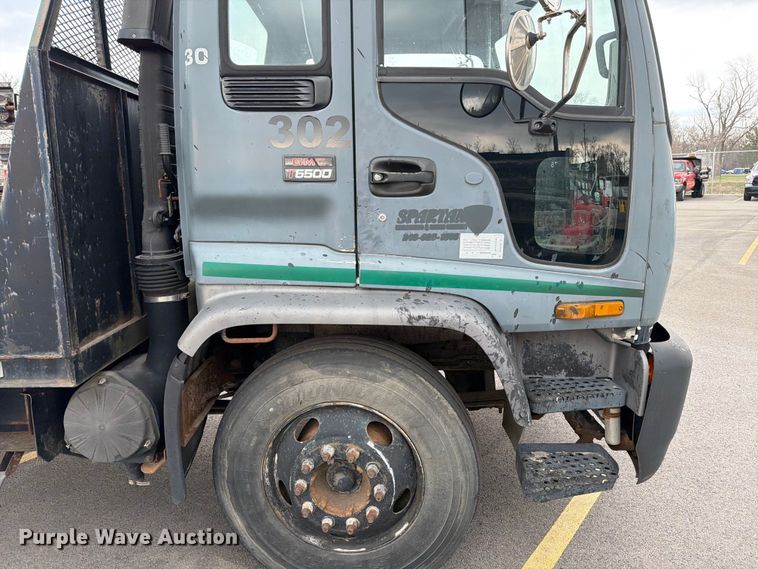 image for item FB8052 2002 GMC T6500 truck cab and chassis