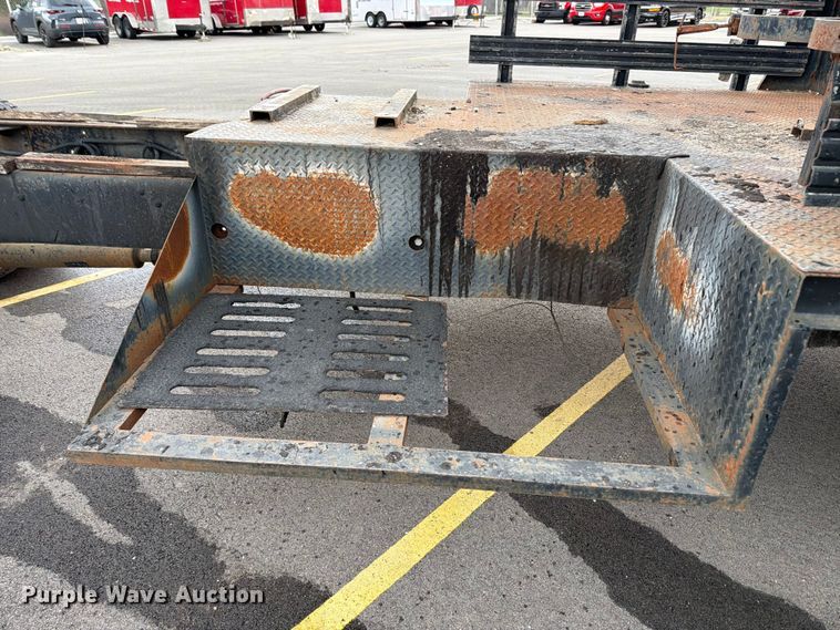 image for item FB8052 2002 GMC T6500 truck cab and chassis