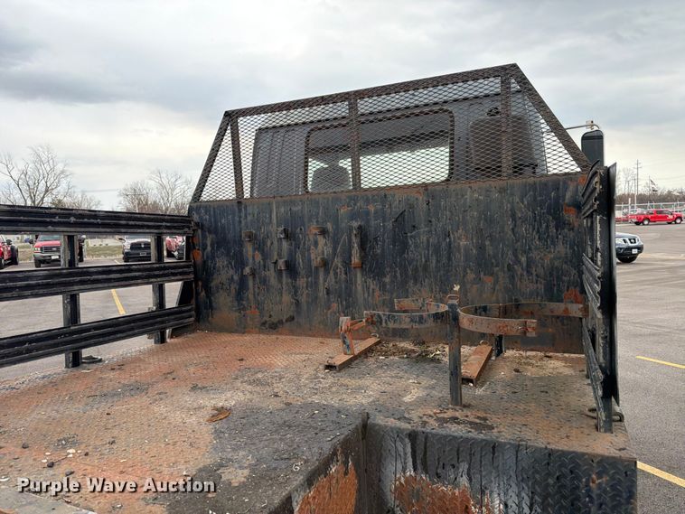 image for item FB8052 2002 GMC T6500 truck cab and chassis