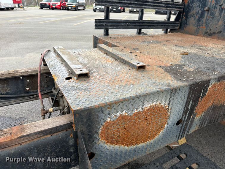 image for item FB8052 2002 GMC T6500 truck cab and chassis