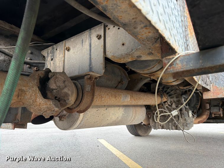 image for item FB8052 2002 GMC T6500 truck cab and chassis