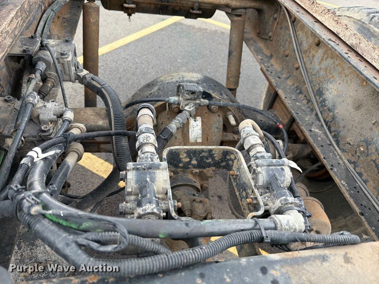 image for item FB8052 2002 GMC T6500 truck cab and chassis