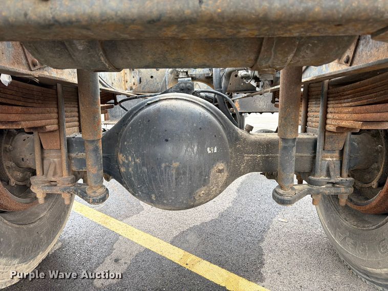 image for item FB8052 2002 GMC T6500 truck cab and chassis