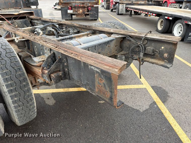 image for item FB8052 2002 GMC T6500 truck cab and chassis