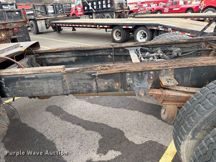 image for item FB8052 2002 GMC T6500 truck cab and chassis