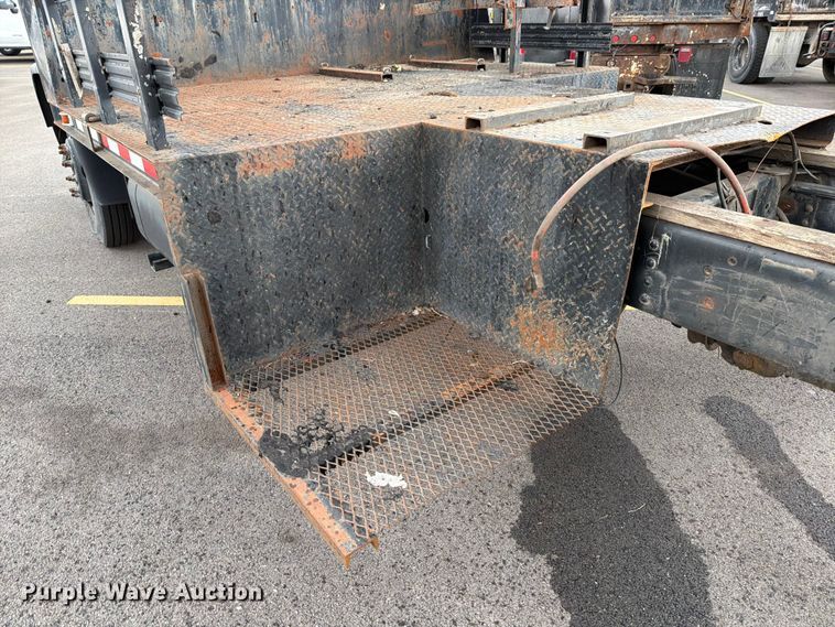 image for item FB8052 2002 GMC T6500 truck cab and chassis