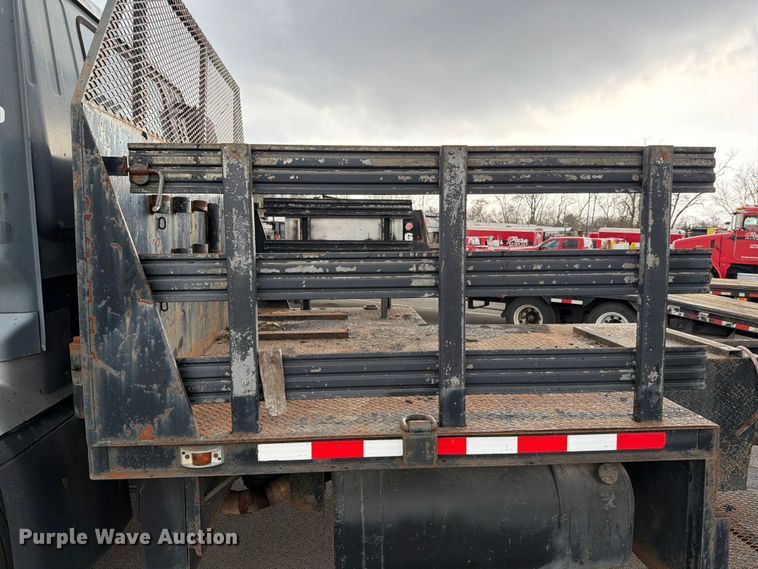 image for item FB8052 2002 GMC T6500 truck cab and chassis