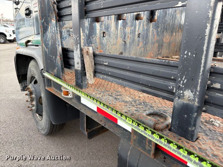 image for item FB8052 2002 GMC T6500 truck cab and chassis