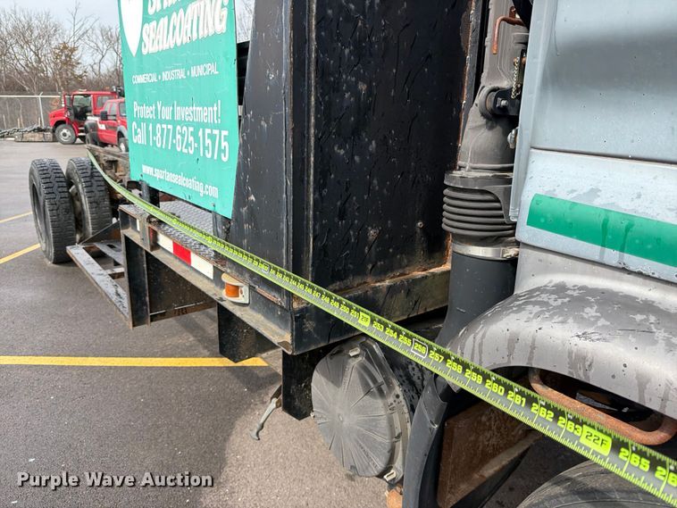 image for item FB8052 2002 GMC T6500 truck cab and chassis