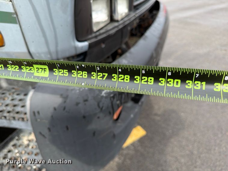 image for item FB8052 2002 GMC T6500 truck cab and chassis