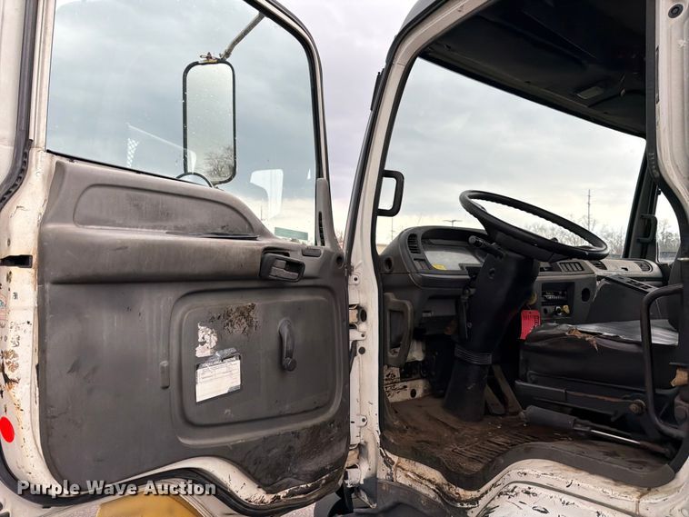 image for item FB8052 2002 GMC T6500 truck cab and chassis