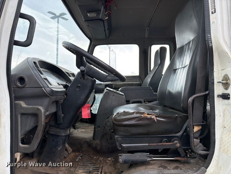 image for item FB8052 2002 GMC T6500 truck cab and chassis