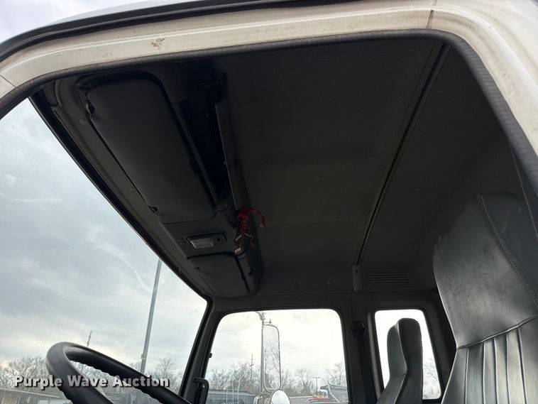 image for item FB8052 2002 GMC T6500 truck cab and chassis