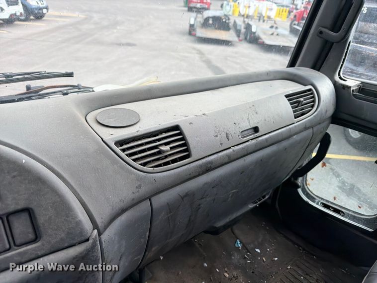 image for item FB8052 2002 GMC T6500 truck cab and chassis