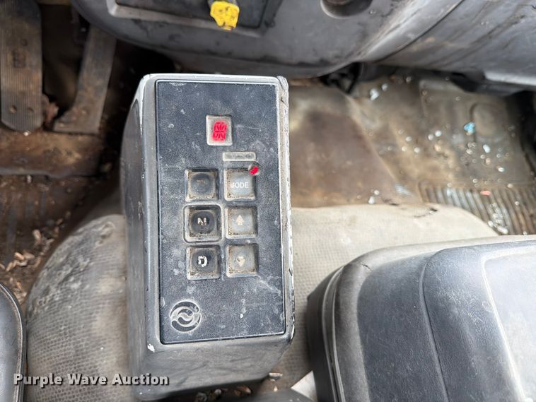 image for item FB8052 2002 GMC T6500 truck cab and chassis