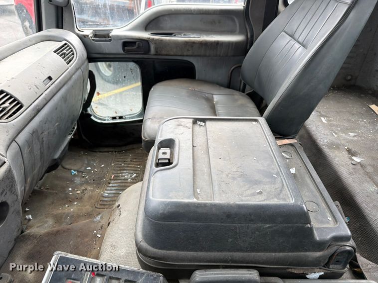 image for item FB8052 2002 GMC T6500 truck cab and chassis