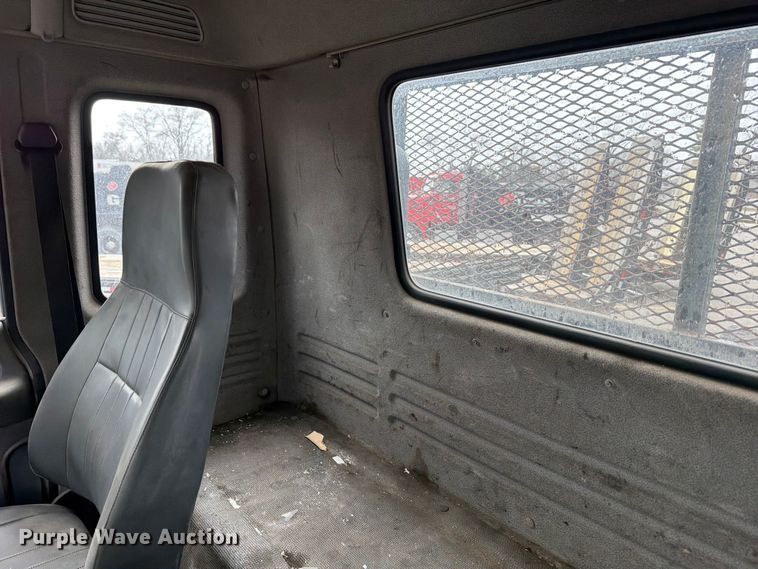 image for item FB8052 2002 GMC T6500 truck cab and chassis