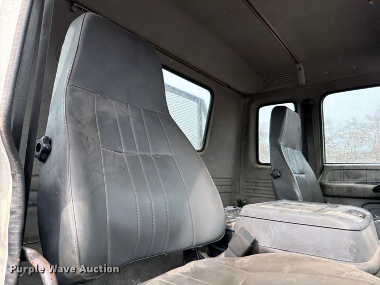 image for item FB8052 2002 GMC T6500 truck cab and chassis