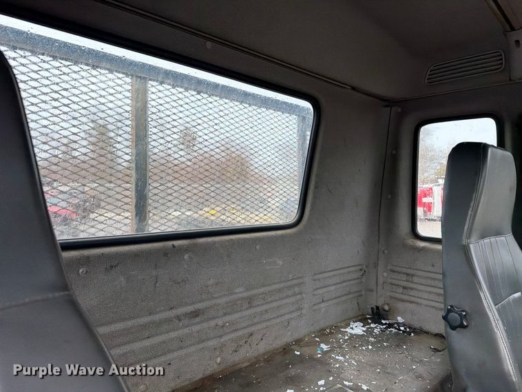 image for item FB8052 2002 GMC T6500 truck cab and chassis