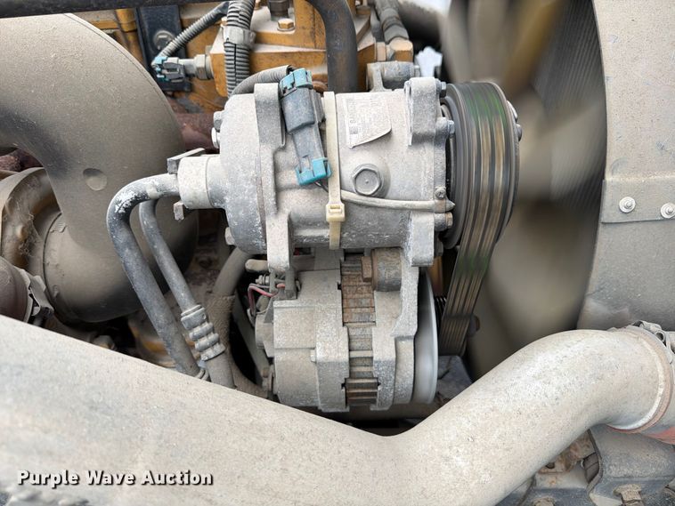 image for item FB8052 2002 GMC T6500 truck cab and chassis