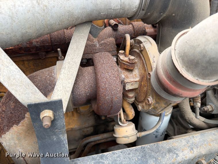 image for item FB8052 2002 GMC T6500 truck cab and chassis