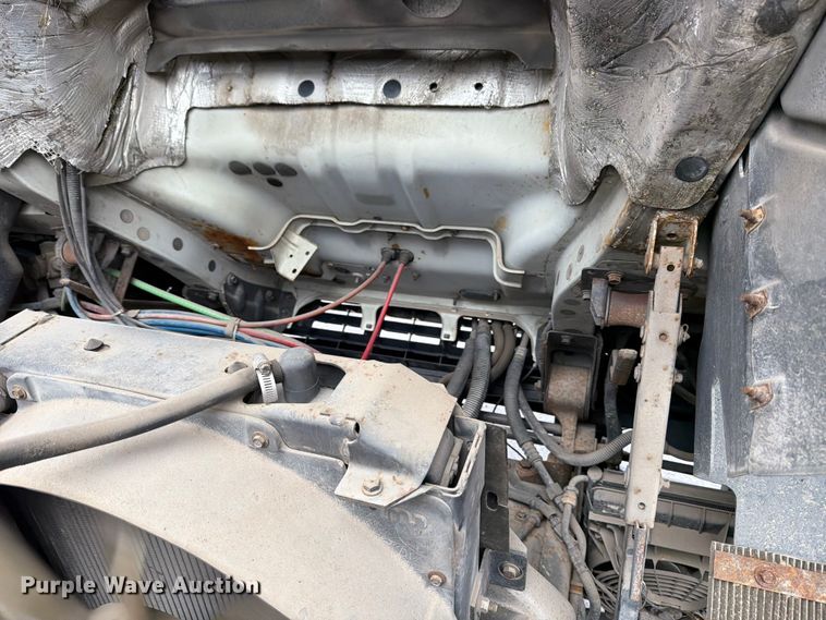 image for item FB8052 2002 GMC T6500 truck cab and chassis