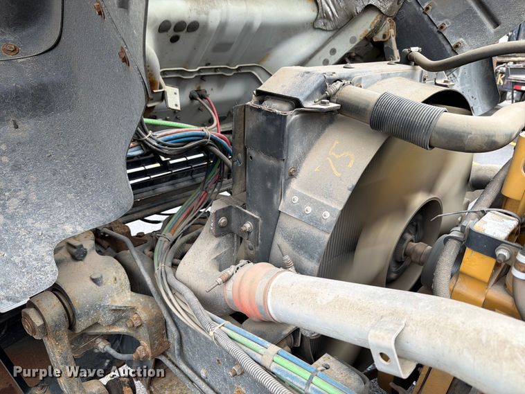 image for item FB8052 2002 GMC T6500 truck cab and chassis