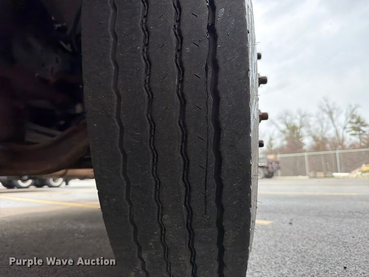 image for item FB8052 2002 GMC T6500 truck cab and chassis