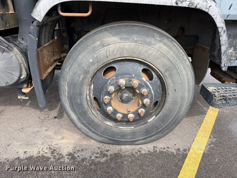 image for item FB8052 2002 GMC T6500 truck cab and chassis