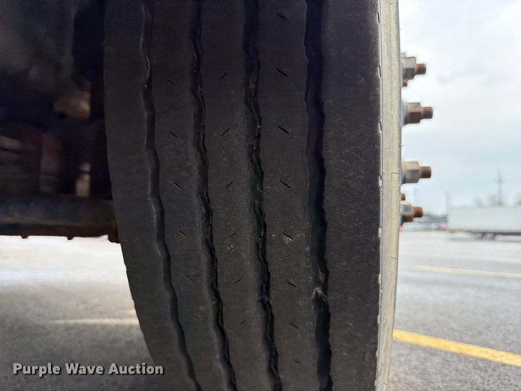 image for item FB8052 2002 GMC T6500 truck cab and chassis