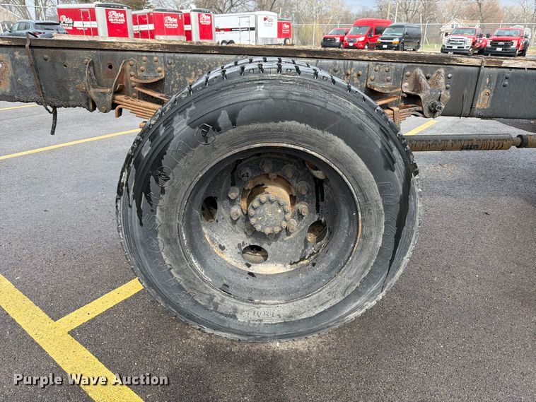 image for item FB8052 2002 GMC T6500 truck cab and chassis