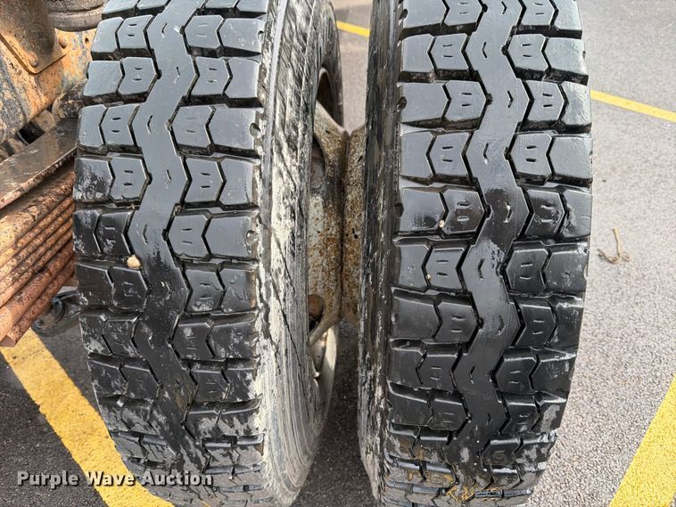 image for item FB8052 2002 GMC T6500 truck cab and chassis