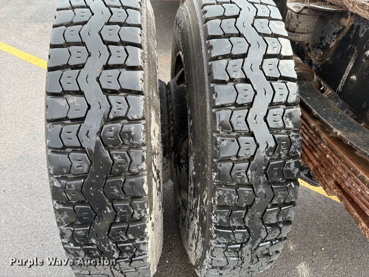 image for item FB8052 2002 GMC T6500 truck cab and chassis