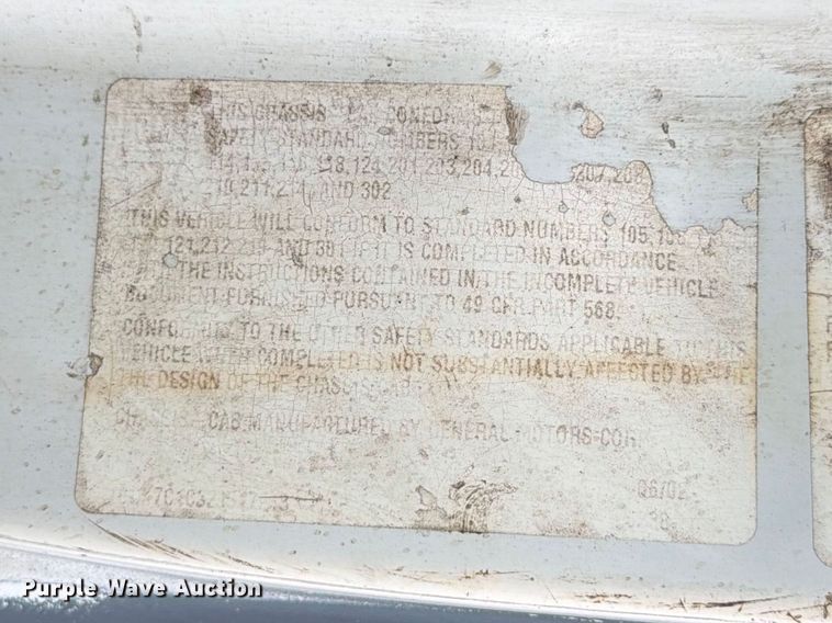 image for item FB8052 2002 GMC T6500 truck cab and chassis