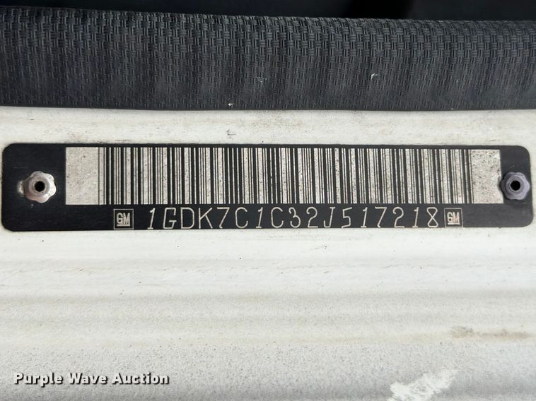 image for item FB8052 2002 GMC T6500 truck cab and chassis