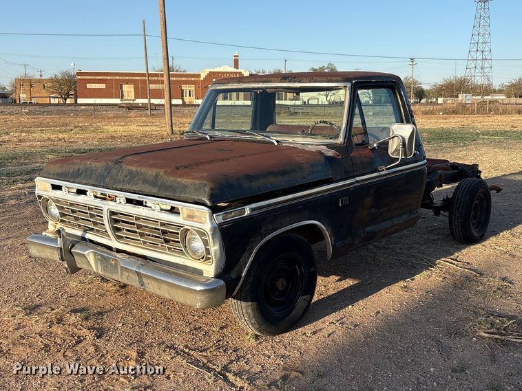 image for item FC2157 1975 Ford F100 pickup truck cab and chassis